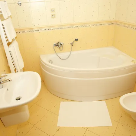 Ξενοδοχείο Majolika 4*